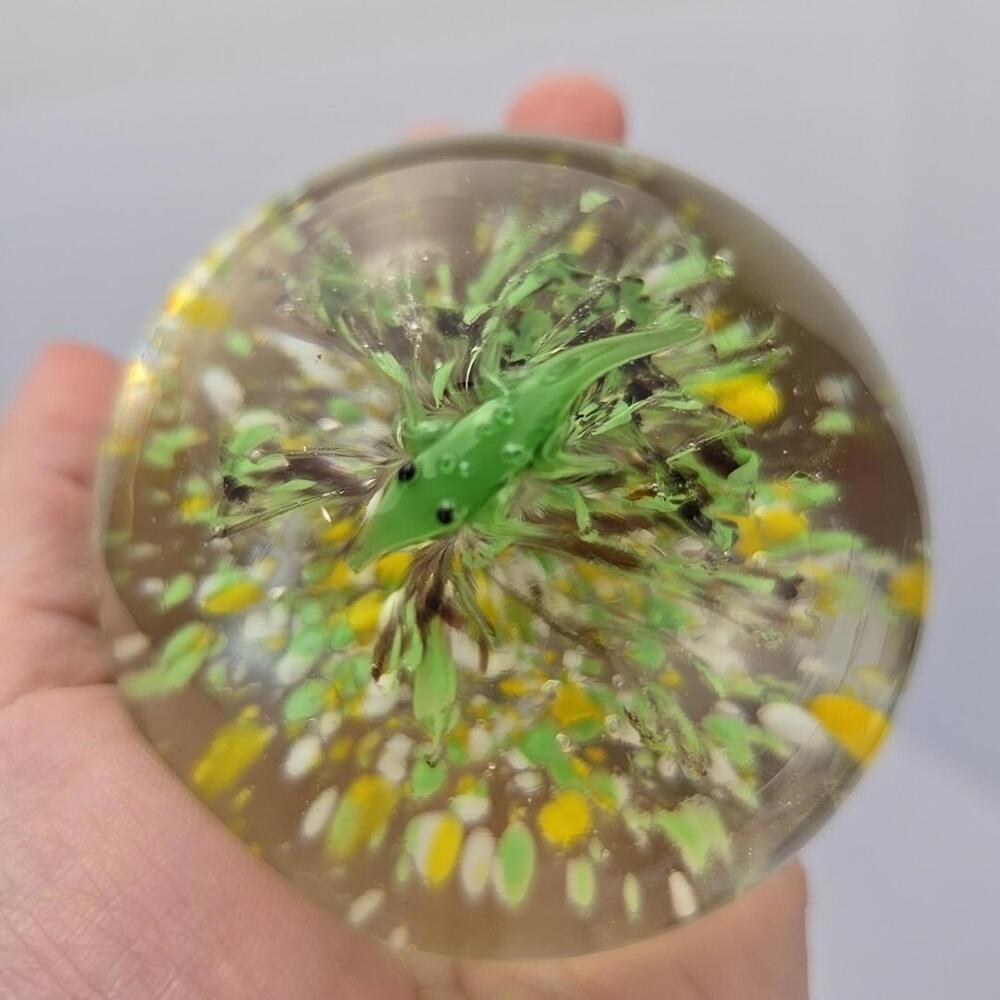 Vtg Art Glass Paper Weight With Green Shrimp Yellow, White & Green Brown Swirl - Picture 6 of 15